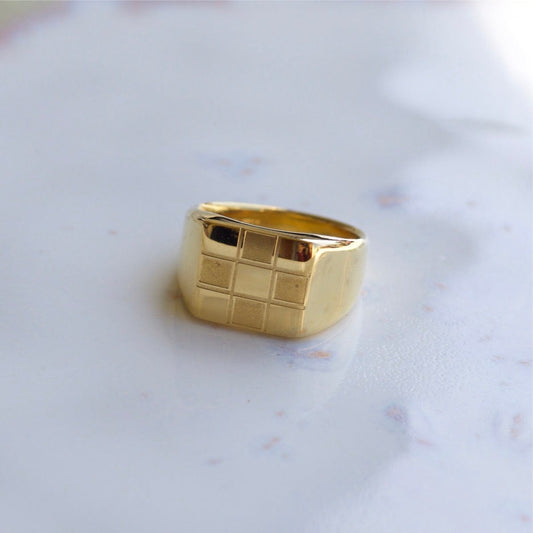 Sacra - Geometric Gold Check-board Block Ring